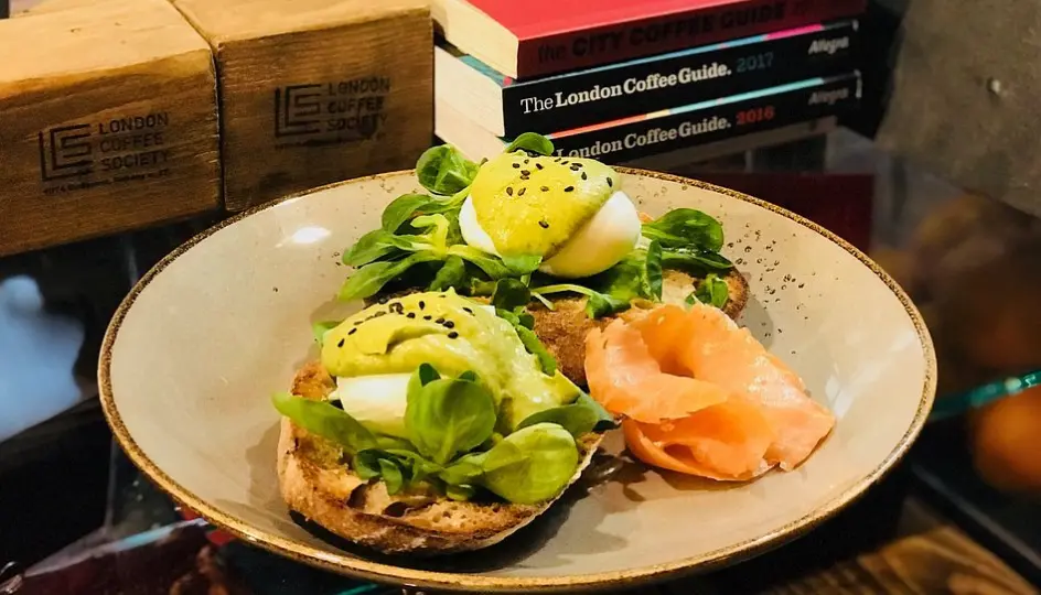 ארוחת בוקר במסעדת London Coffee Society לונדון קפה בבודפשט