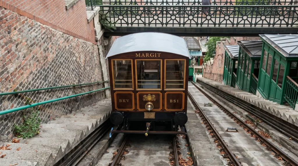 פוניקולר בודפשט - Castle Hill Funicular רכבת היסטורית