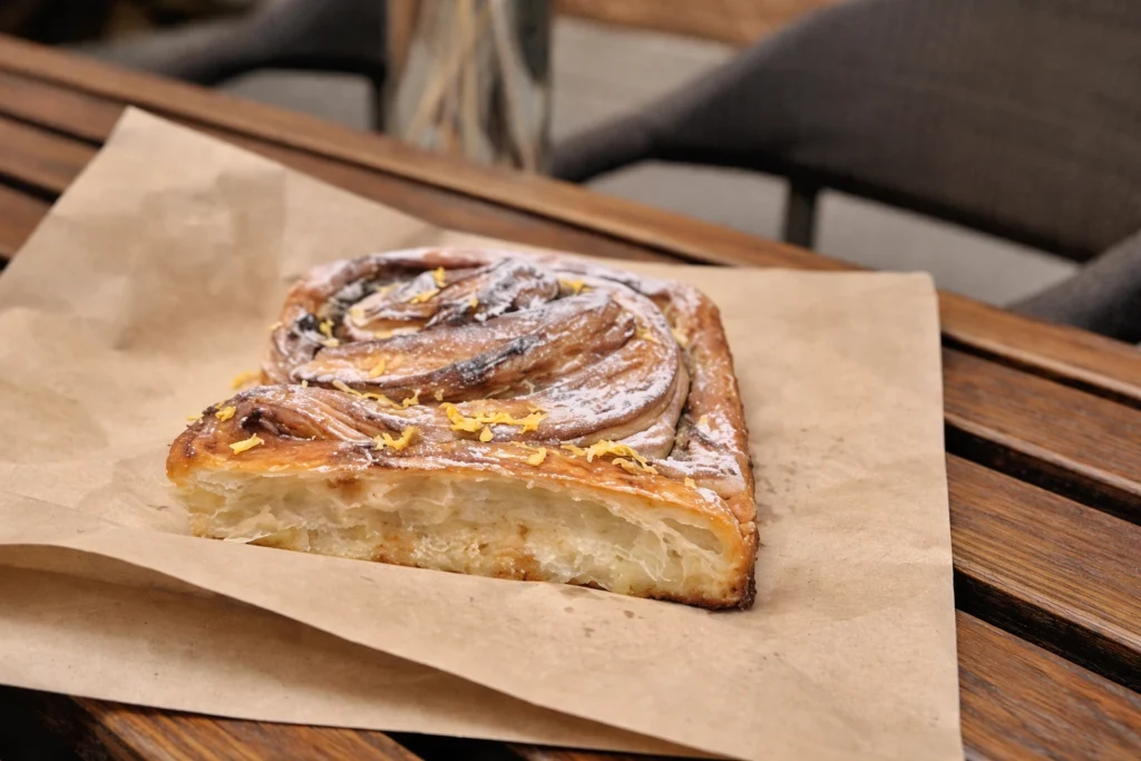 מאפים וקרואסונים בסולט בייקרי בודפשט SALT Bakery X CAUSE