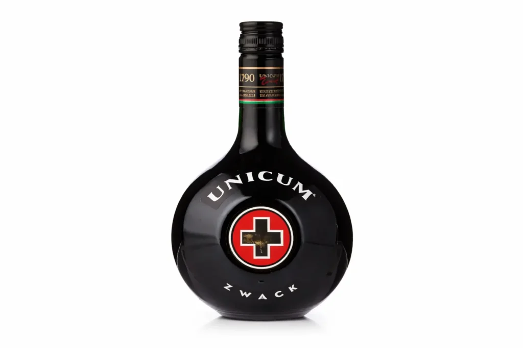 בקבוק Unicum הליקר ההונגרי המפורסם - אוניקום בודפשט